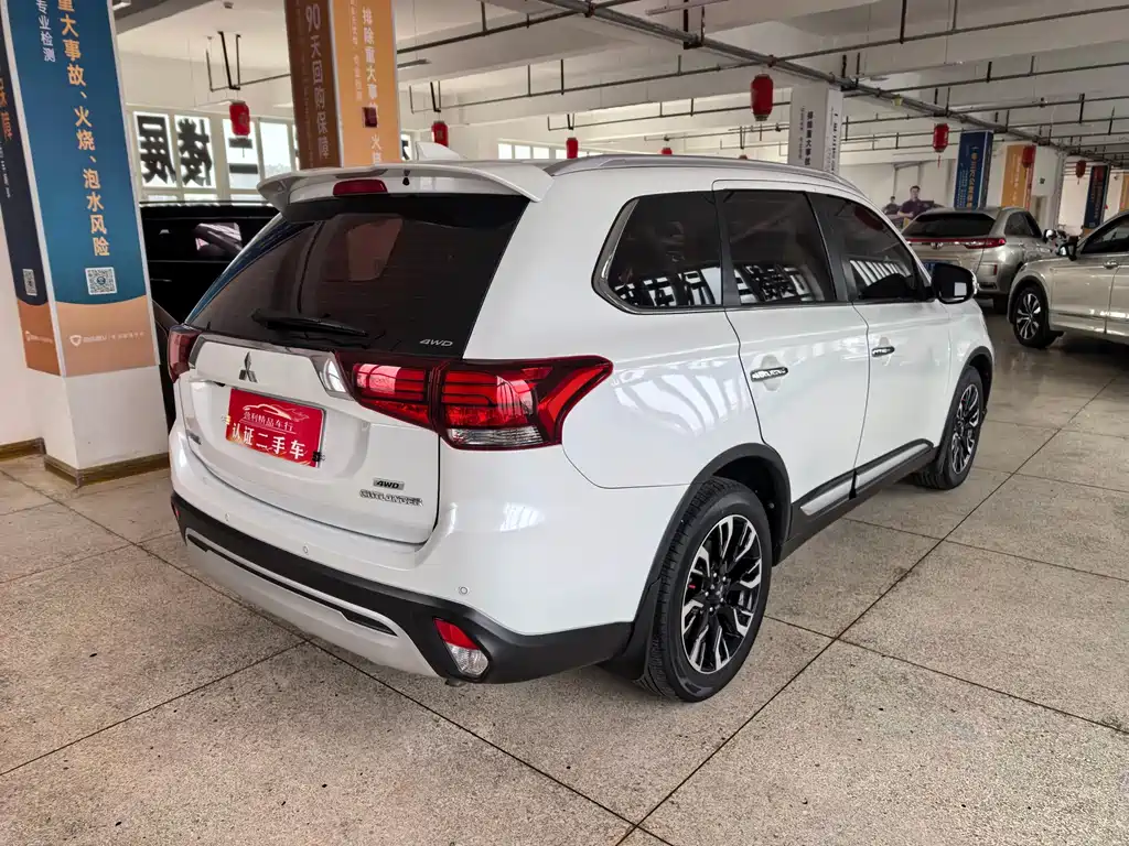 Mitsubishi Outlander 2019 — фото 6