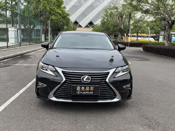 Lexus ES 2016