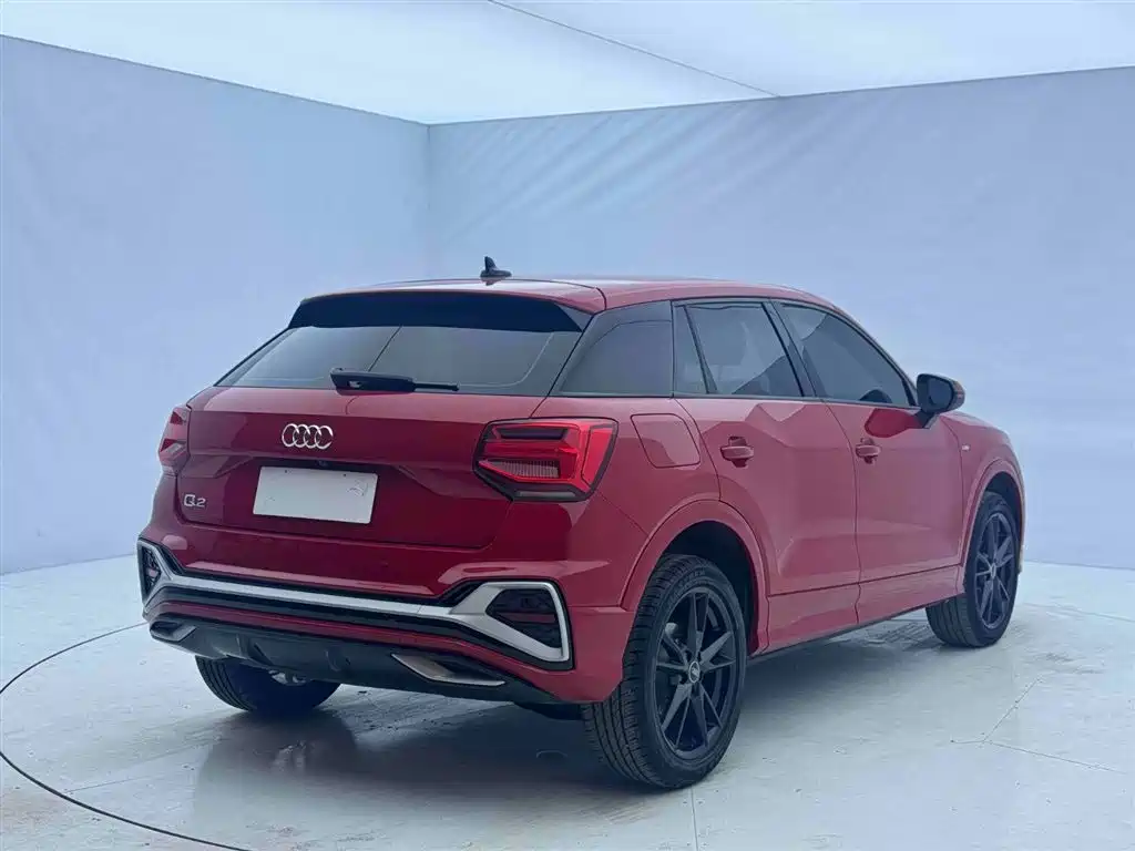 Audi Q2L 2022 — фото 4