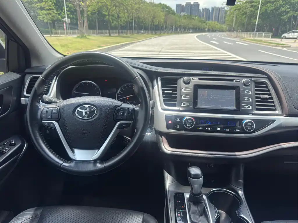 Toyota Highlander 2016 — фото 15