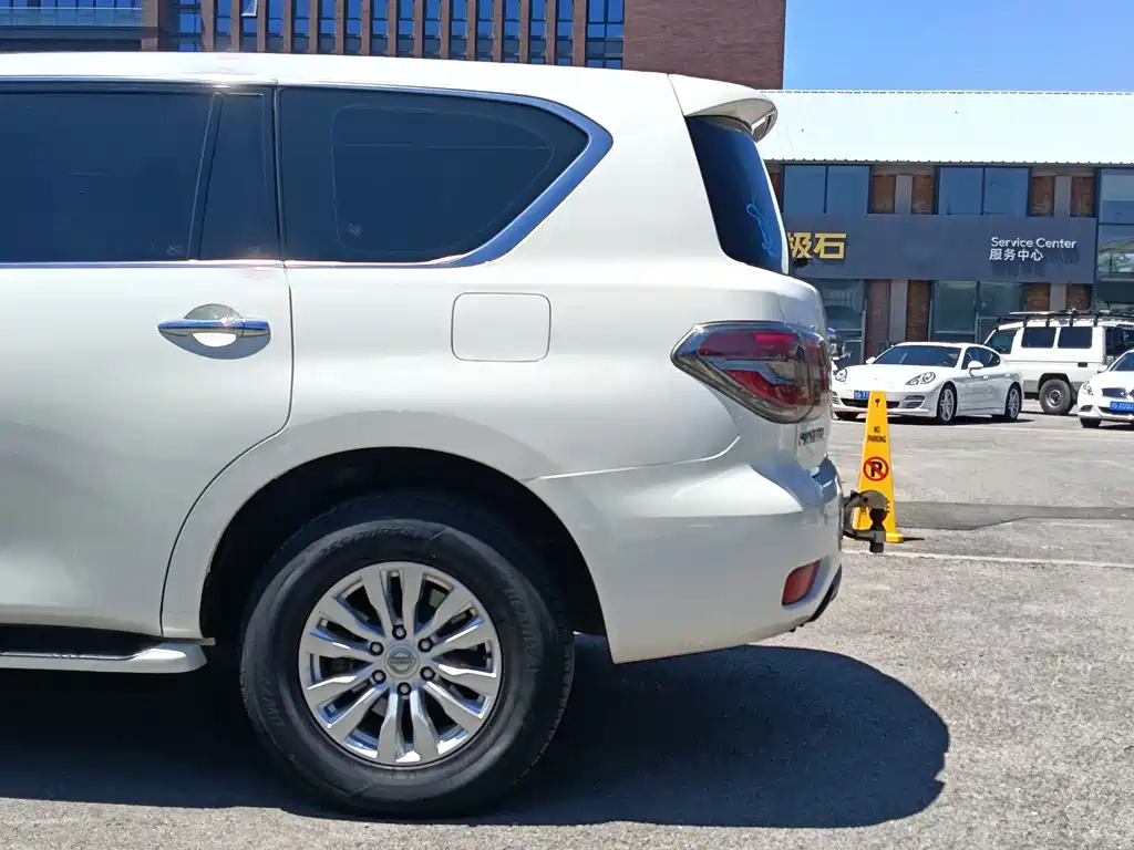 Nissan Patrol 2017 — фото 11