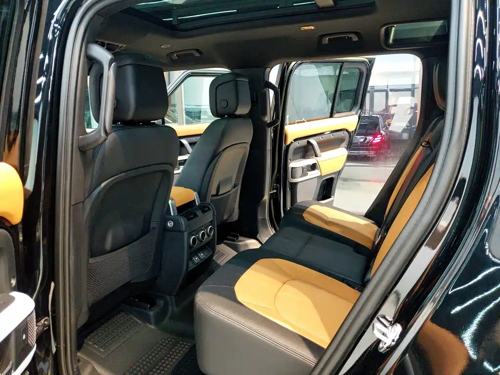 Land Rover Defender 2023 — фото 9
