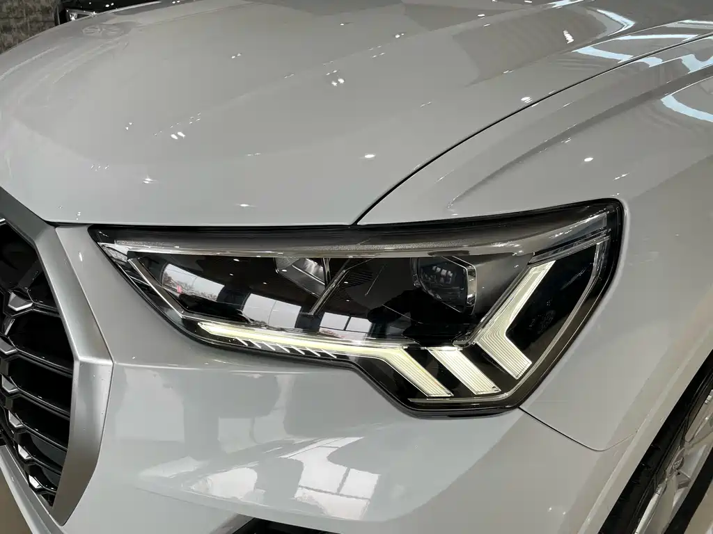 Audi Q3 2019 — фото 19