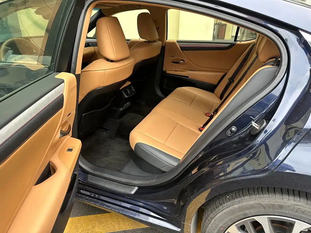 Lexus ES 2025 — фото 16