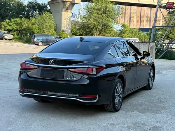 Lexus ES 2024