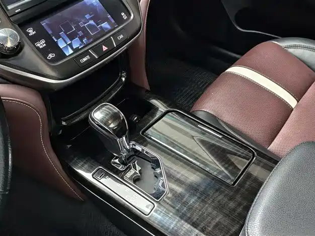 Toyota Crown 2017 — фото 25