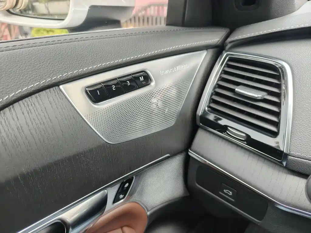 Volvo XC90 2022 — фото 17