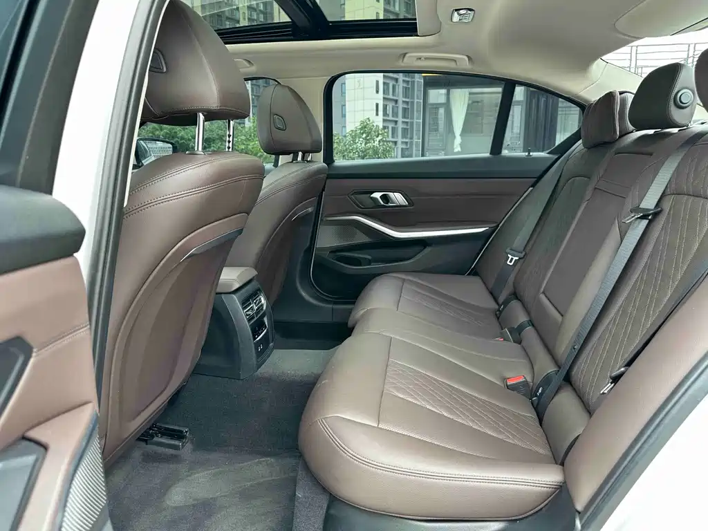 BMW 3 Series 2023 — фото 10