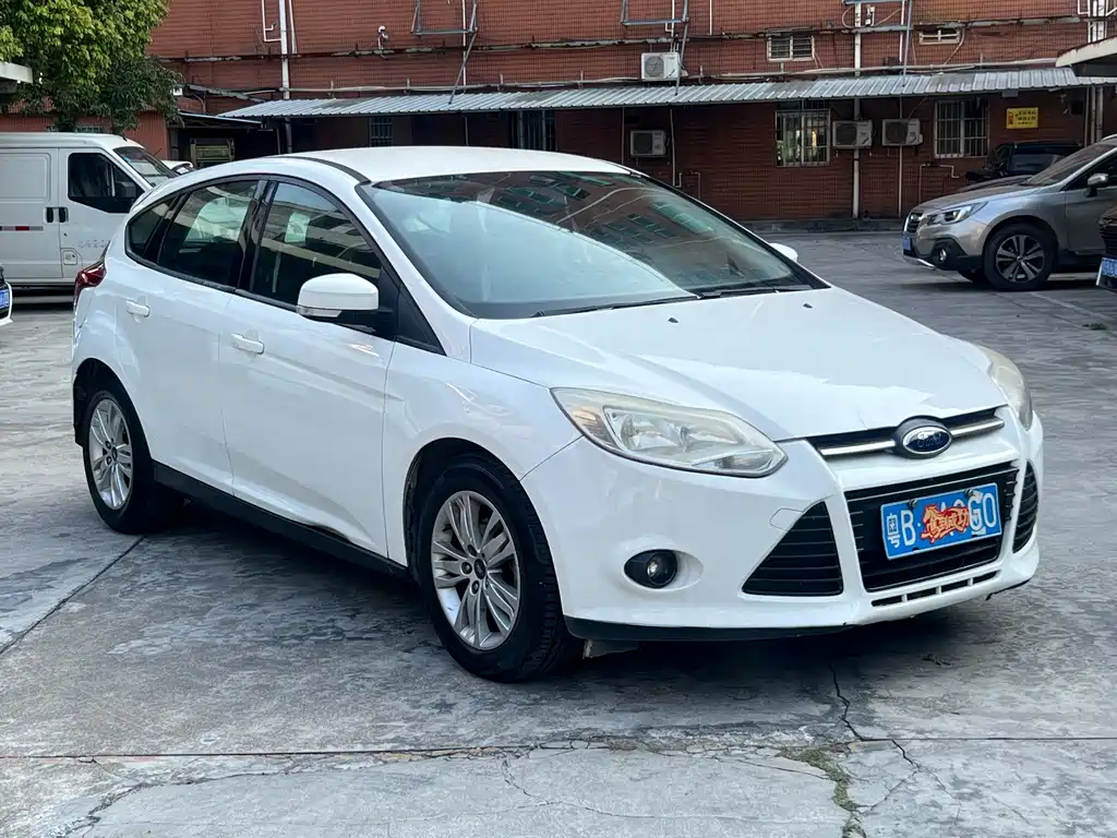 Ford Focus 2014 — фото 3