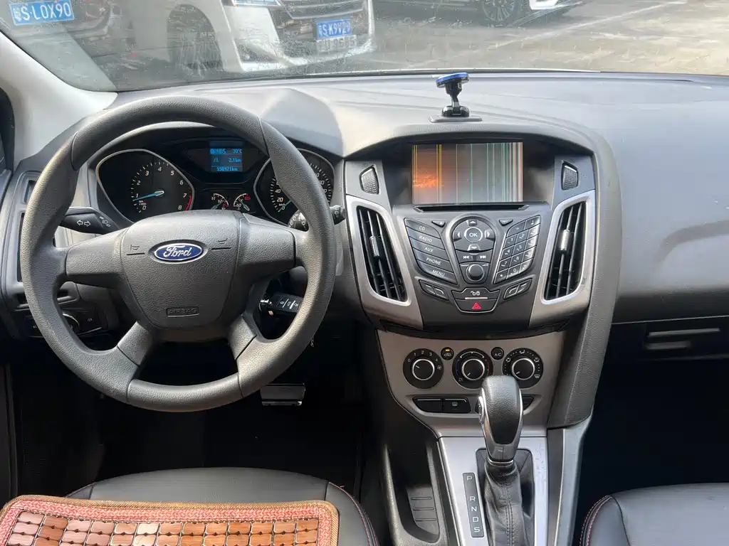 Ford Focus 2014 — фото 19