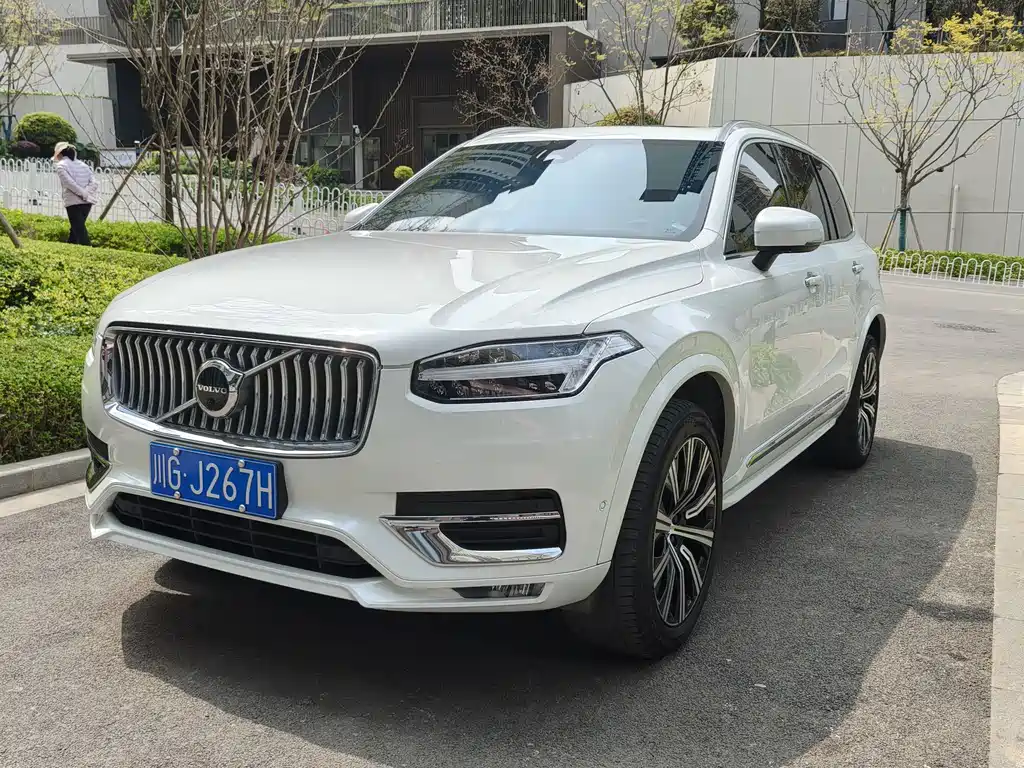 Volvo XC90 2022 — фото 1