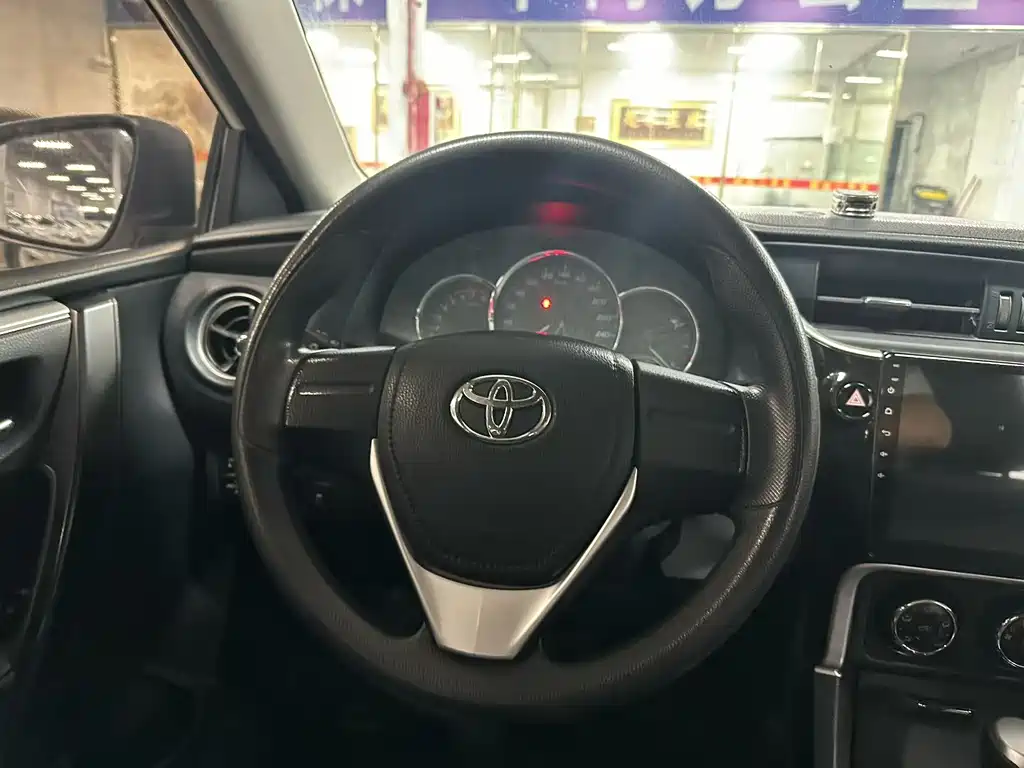 Toyota Corolla 2018 — фото 7