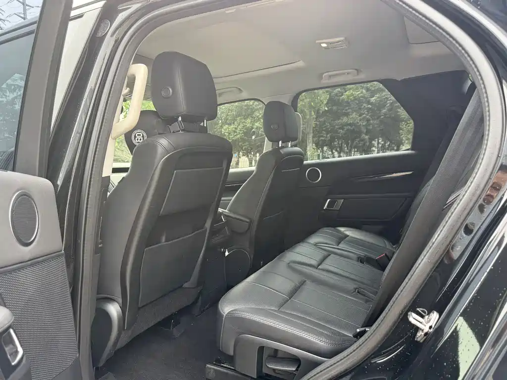 Land Rover Discovery 2019 — фото 12