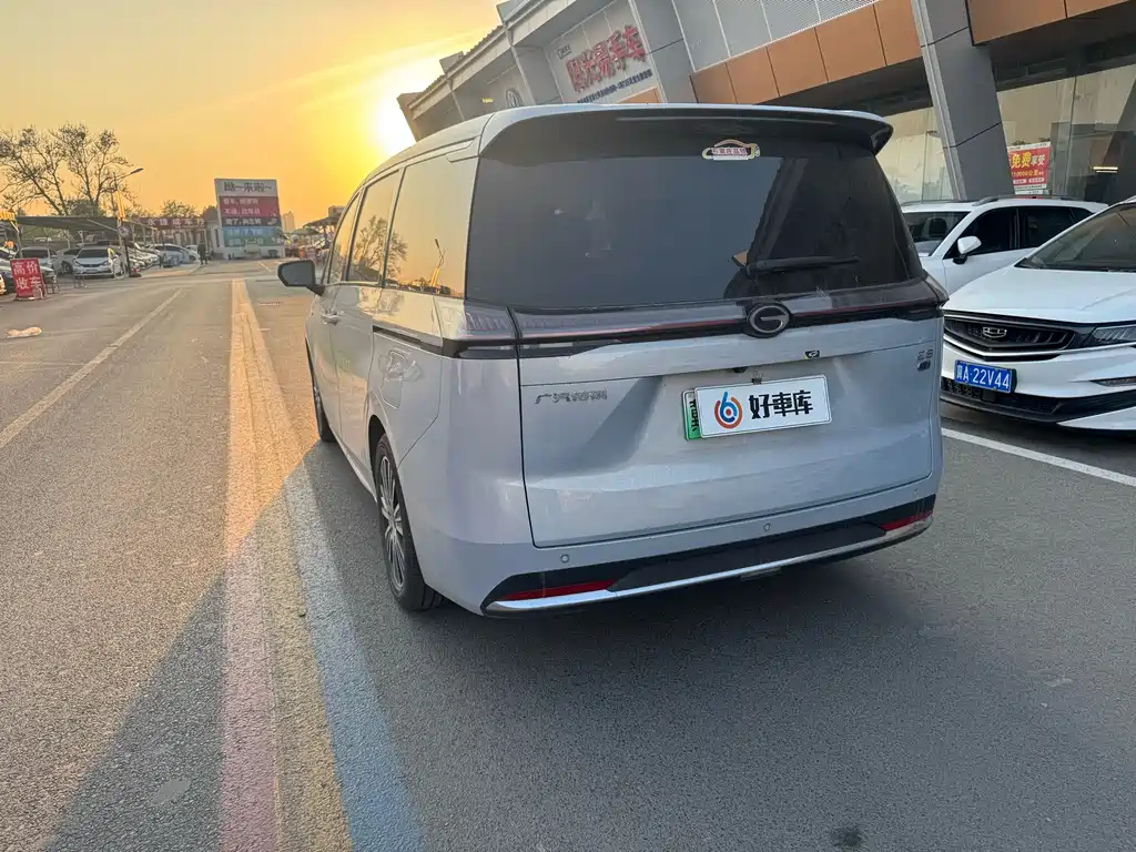 GAC Motor E8 Hybrid 2025 — фото 12