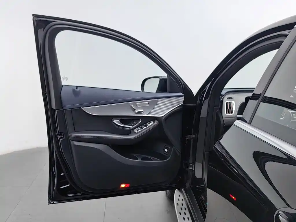 Mercedes-Benz EQC 2022 — фото 8
