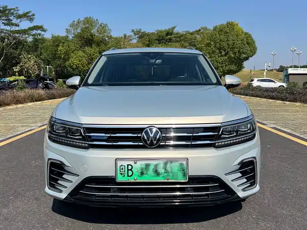 Volkswagen Tiguan L Plug-In Hybrid 2021