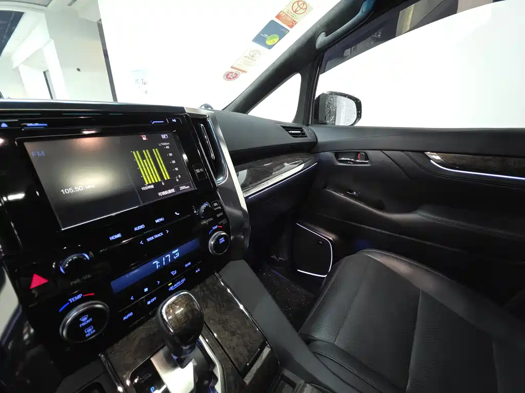 Toyota Alphard 2019 — фото 11
