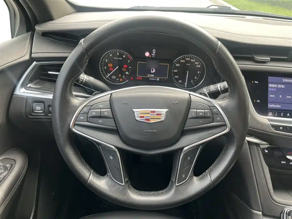 Cadillac XT5 2020 — фото 17