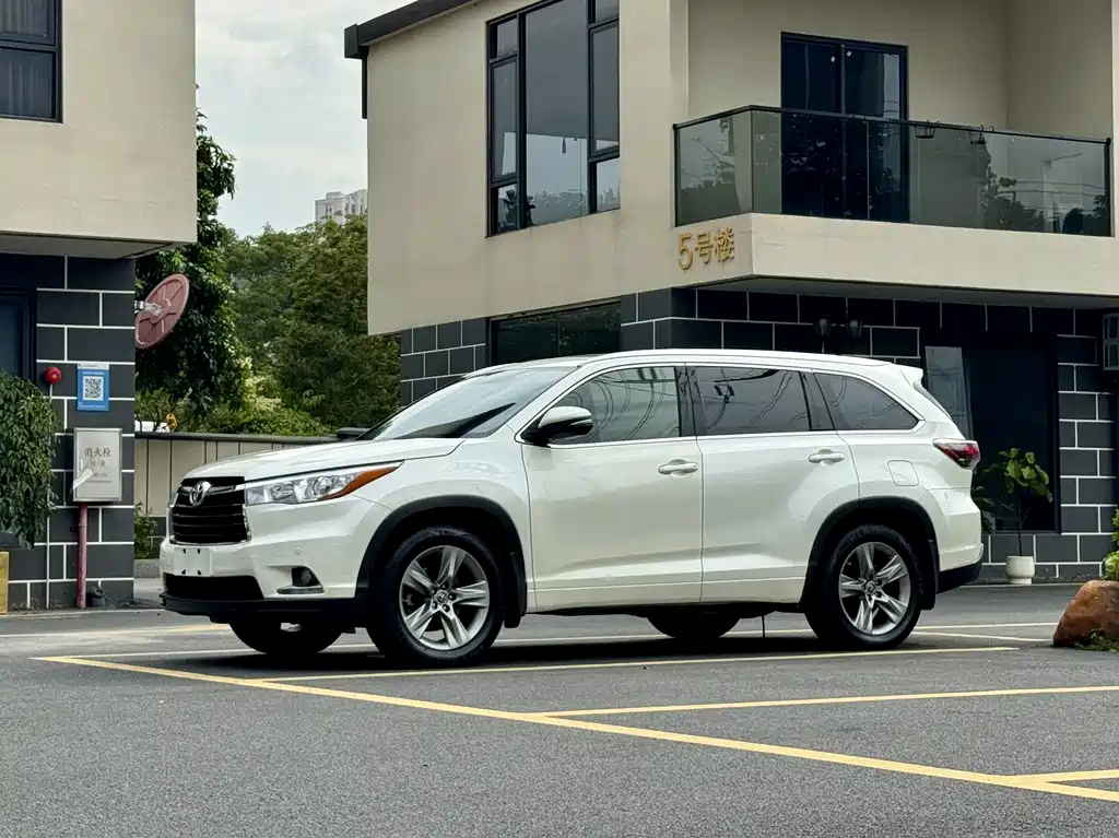 Toyota Highlander 2016 — фото 1