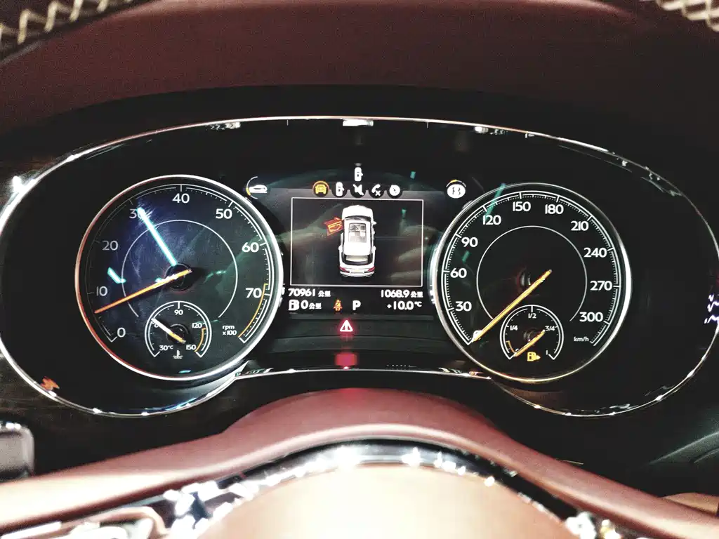 Bentley Bentayga 2019 — фото 13