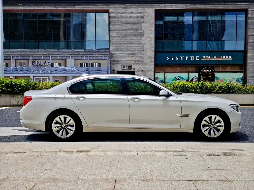 BMW 7 Series 2011 — фото 20