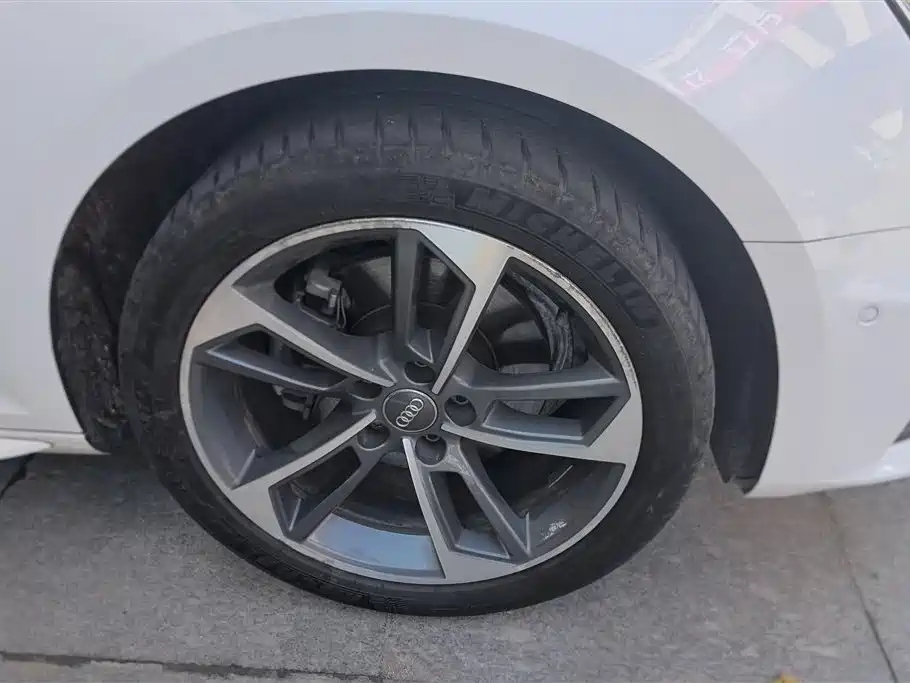 Audi A4L 2019
