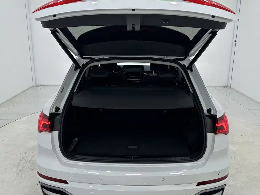 Audi Q3 2023 — фото 16