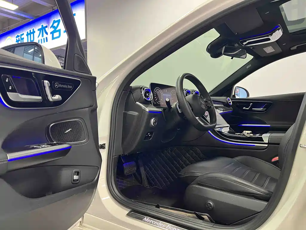 Mercedes-Benz C-Class 2024