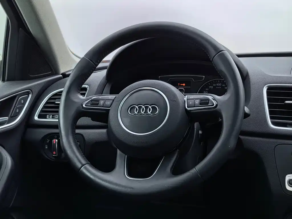 Audi Q3 2017 — фото 17
