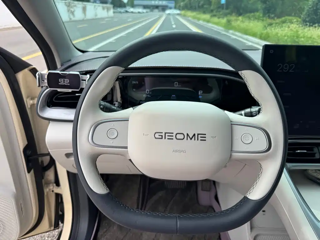Geely Galaxy Starwish 2025 — фото 8