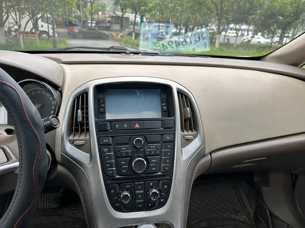 Buick Excelle 2015 — фото 11