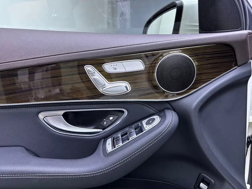 Mercedes-Benz GLC 2017 — фото 11