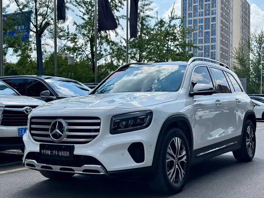 Mercedes-Benz GLB 2024 — фото 9
