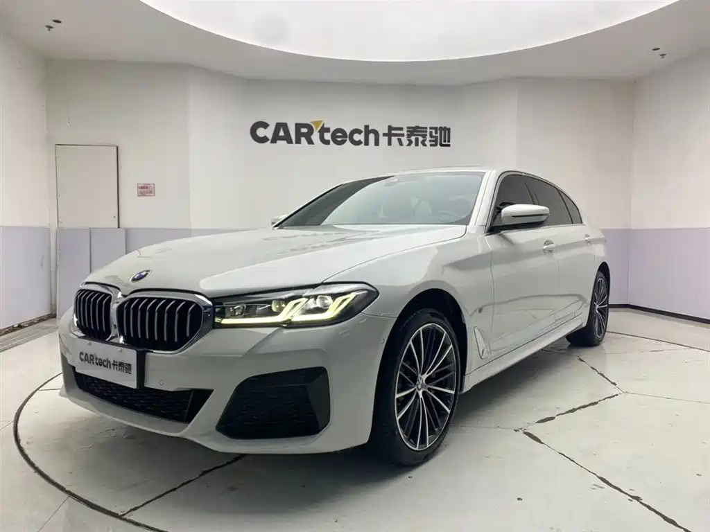 BMW 5 Series 2023 — фото 1