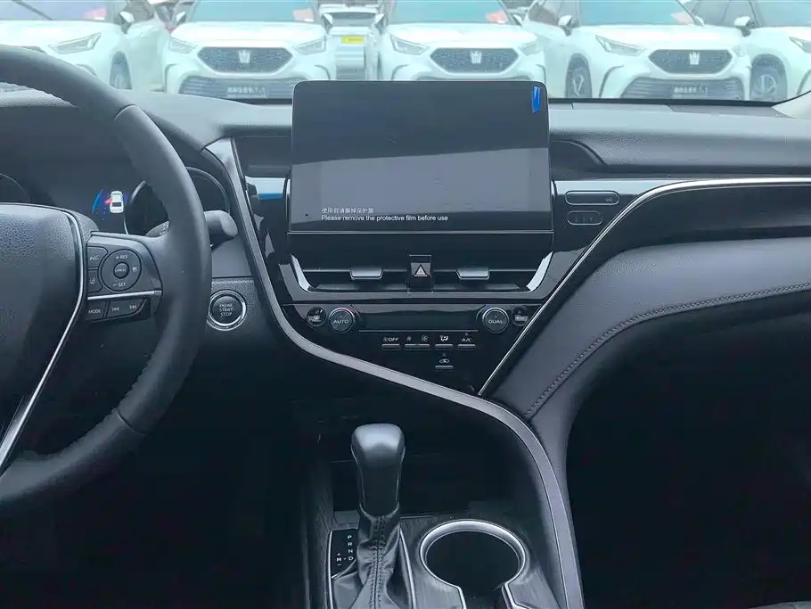 Toyota Camry 2023 — фото 13