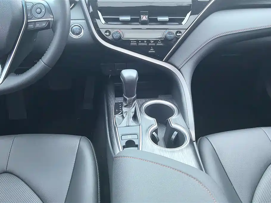 Toyota Camry 2023 — фото 16