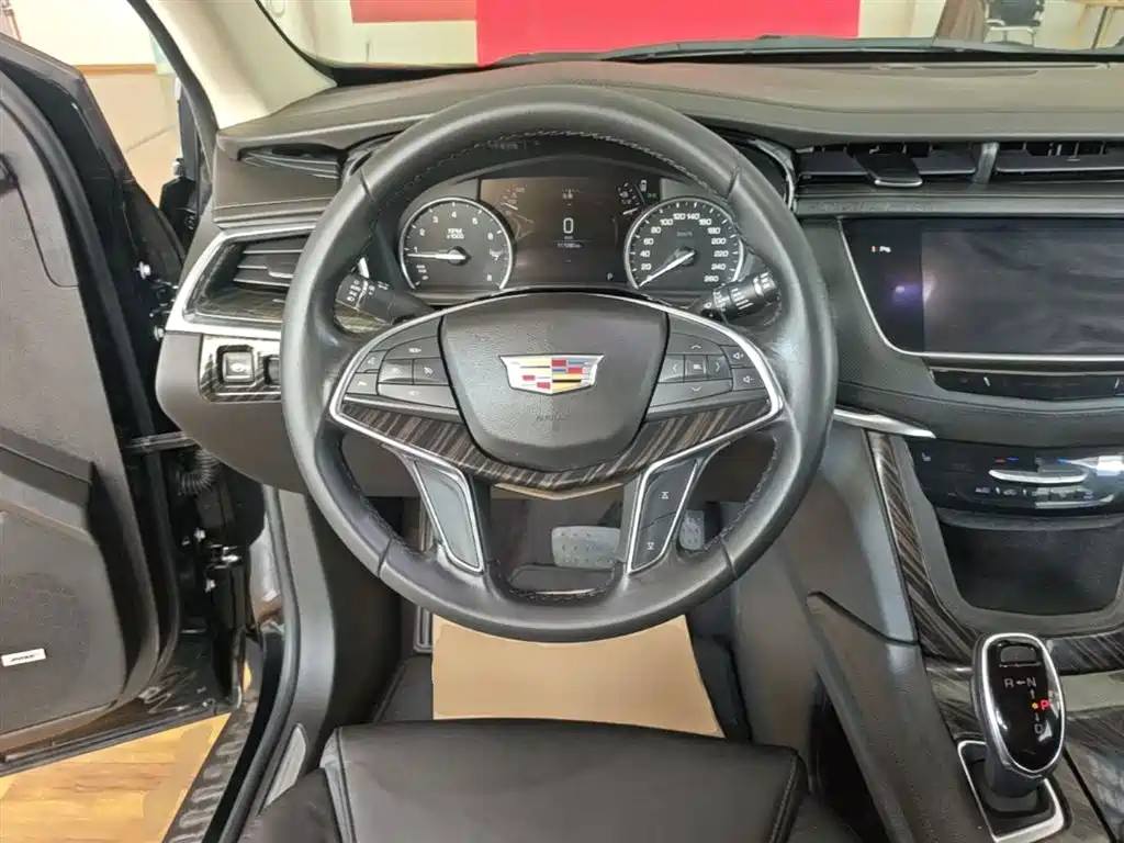Cadillac XT5 2018 — фото 11