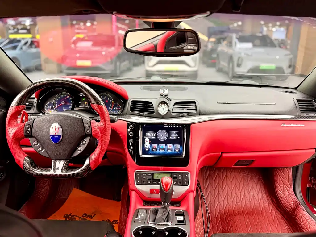 Maserati GranTurismo 2015 — фото 12