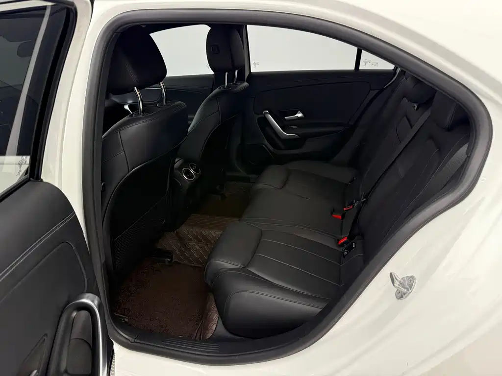 Mercedes-Benz A-Class 2023 — фото 14