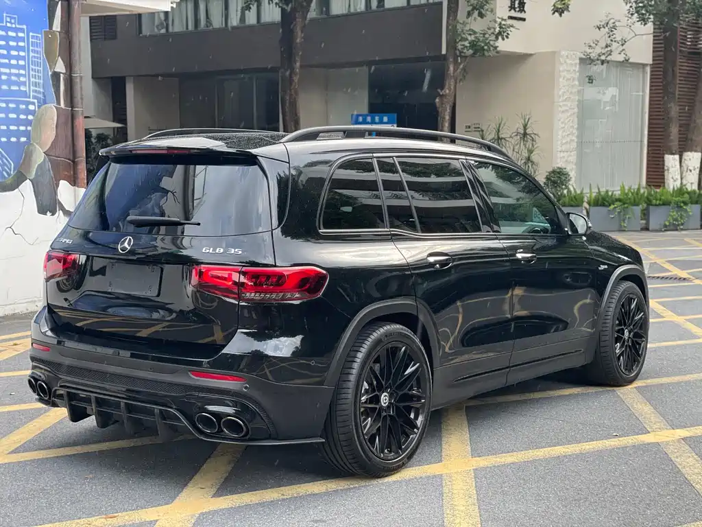 Mercedes-Benz GLB AMG 2022 — фото 6