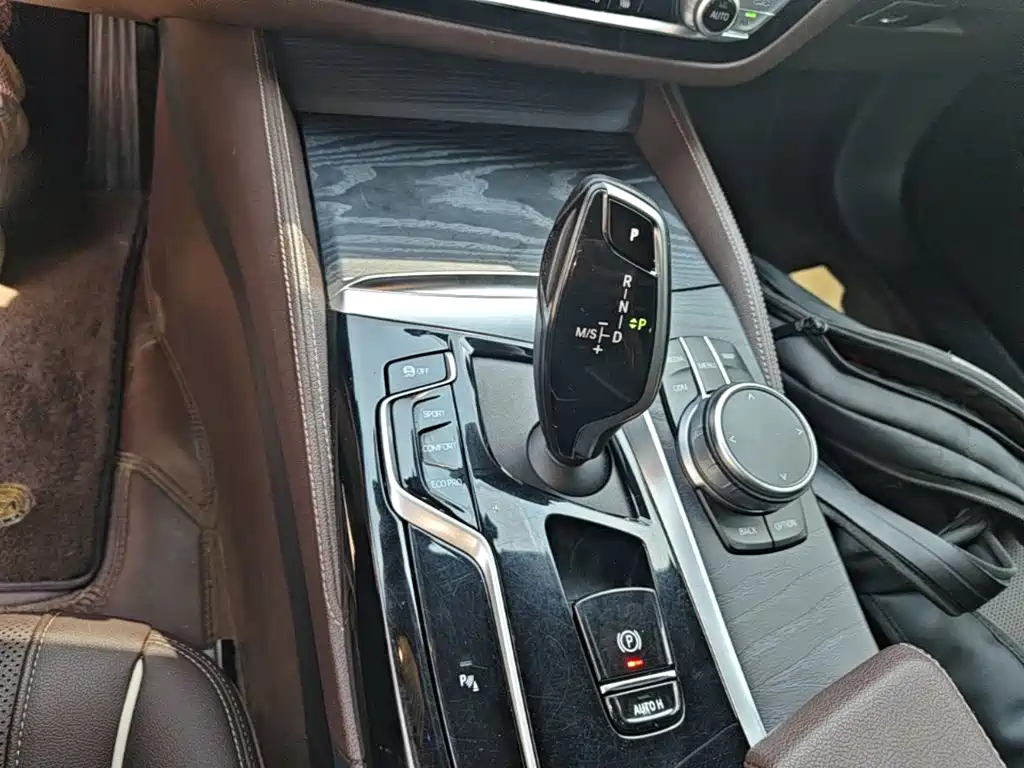BMW 5 Series 2021 — фото 14