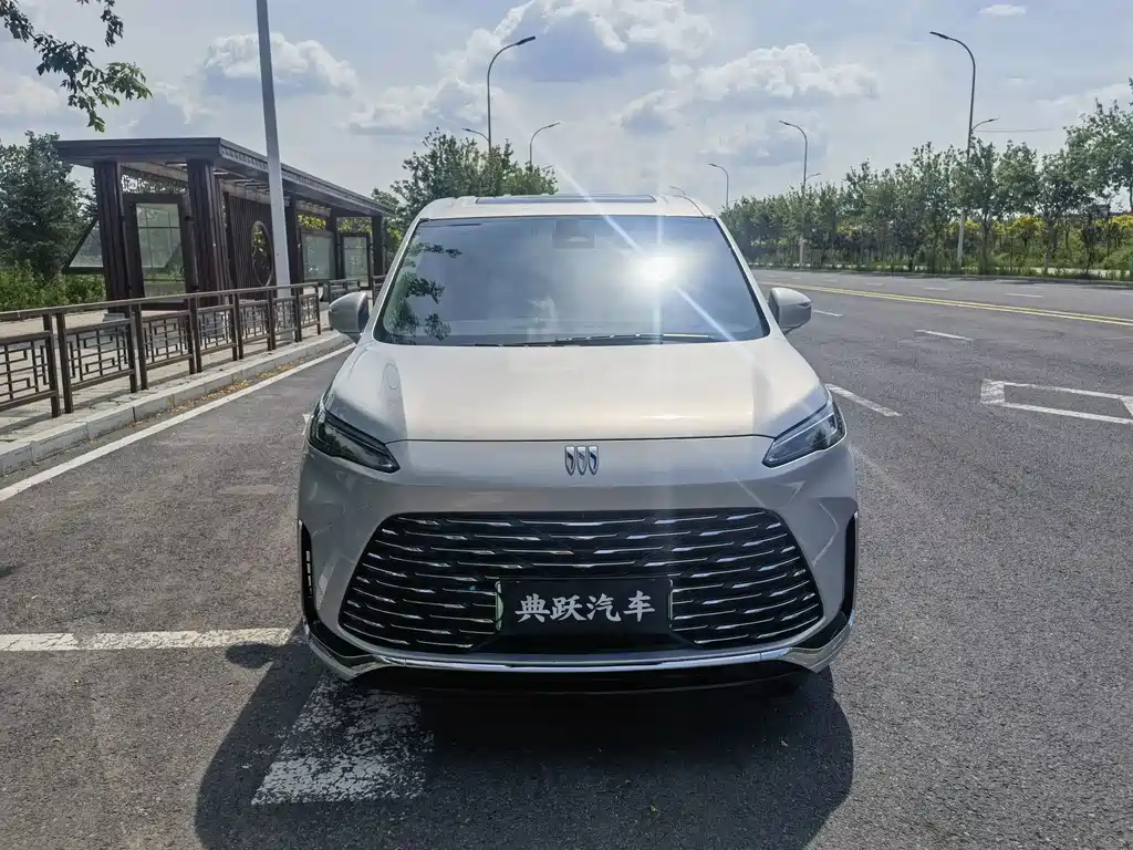 Buick GL8 Hybrid 2025