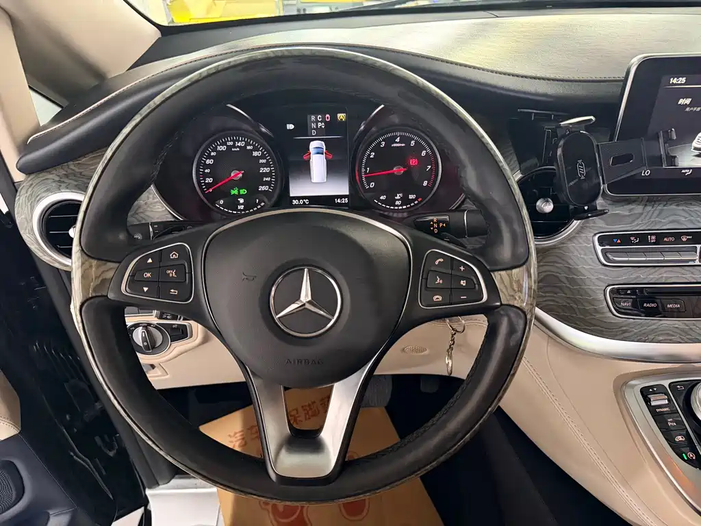 Mercedes-Benz V-Class 2020 — фото 4