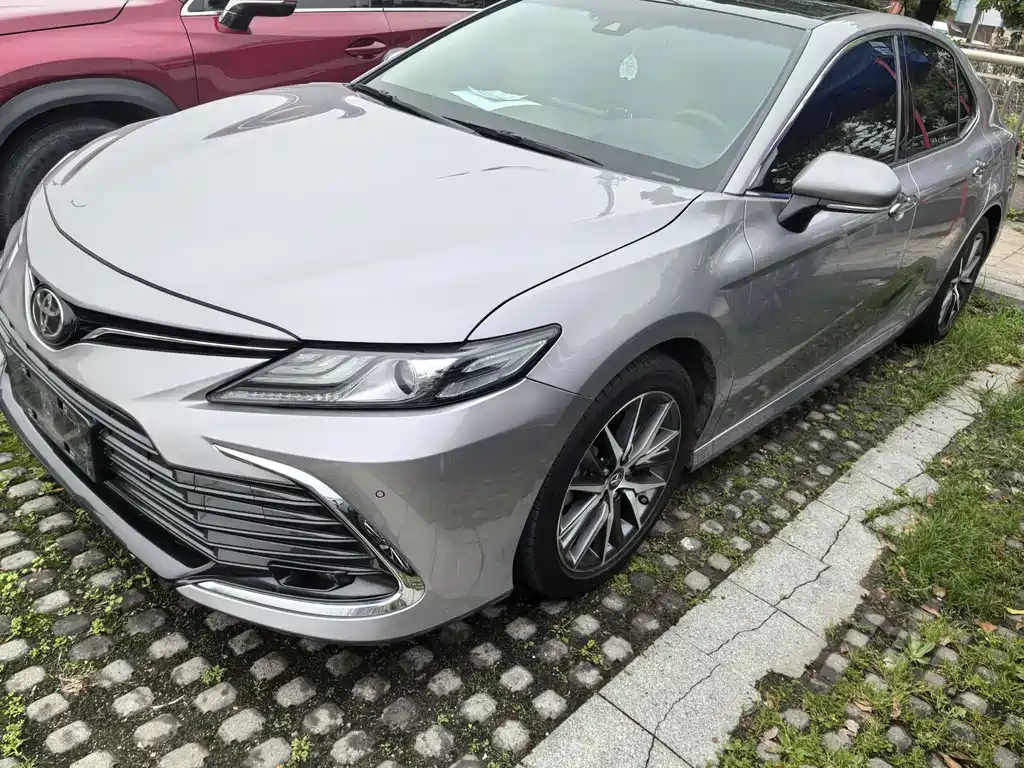 Toyota Camry 2022 — фото 1