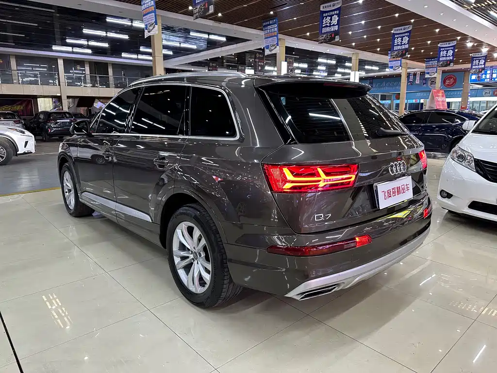 Audi Q7 2018 — фото 9