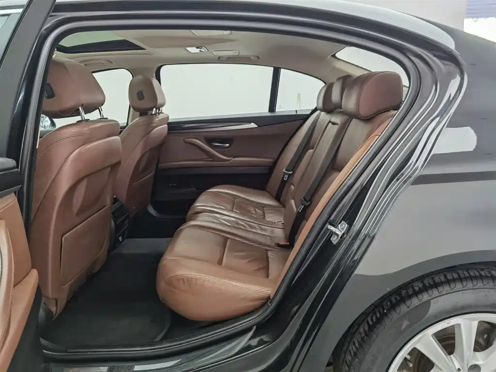BMW 5 Series 2016 — фото 15