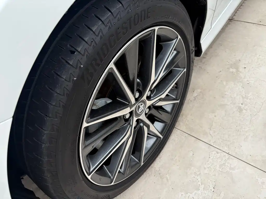 Toyota Camry 2023 — фото 4