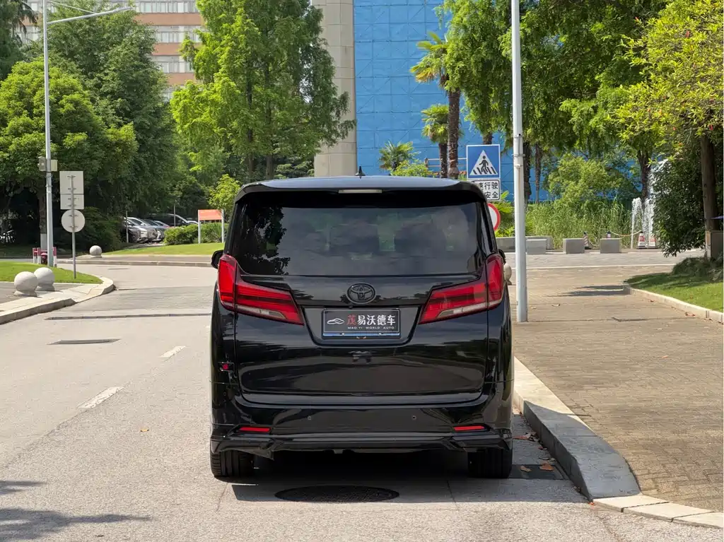 Toyota Alphard 2023 — фото 6