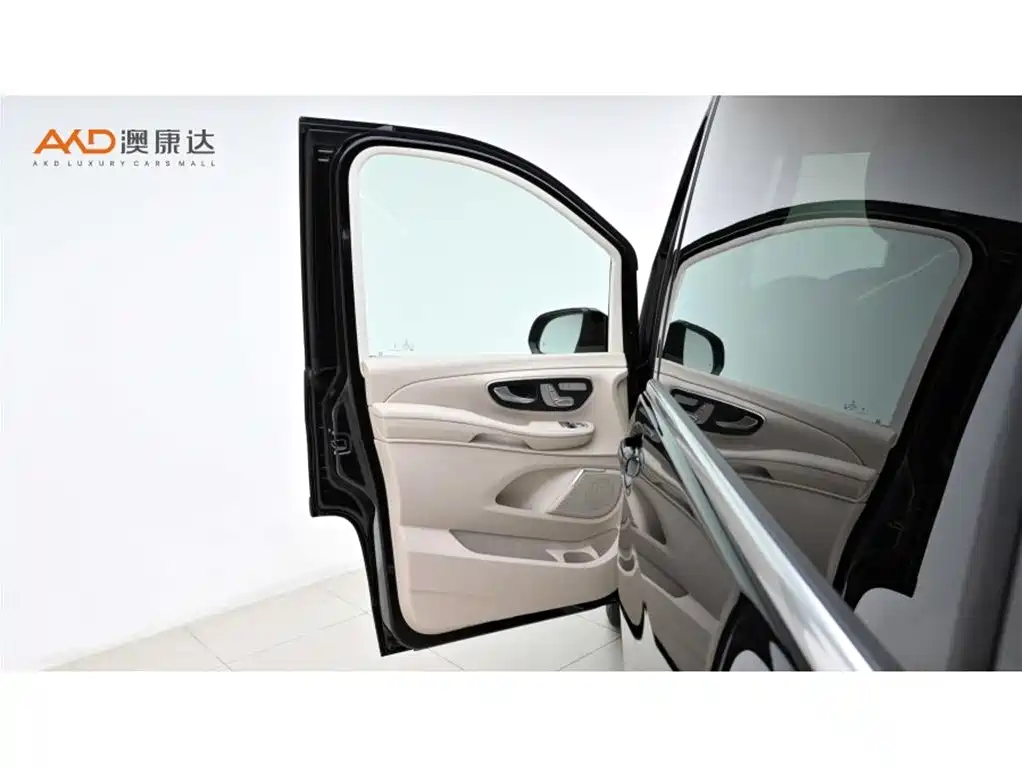 Mercedes-Benz V-Class 2023 — фото 11