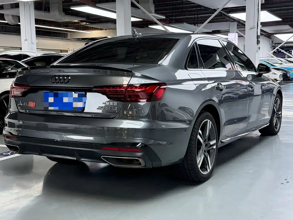 Audi A4L 2022 — фото 10